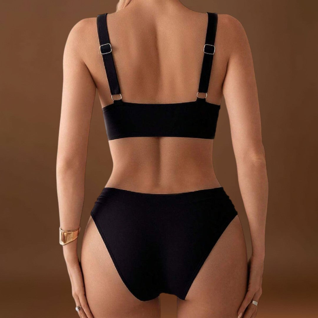 Ângela - Bikini Silhouette