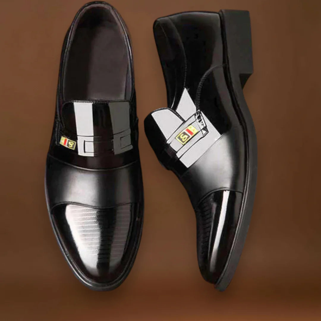 Besenyő – Tartós Kialakítás Kevert Anyagból és Párnázott Talppal