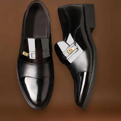 Besenyő – Tartós Kialakítás Kevert Anyagból és Párnázott Talppal