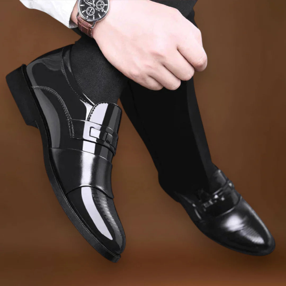 Besenyő – Tartós Kialakítás Kevert Anyagból és Párnázott Talppal