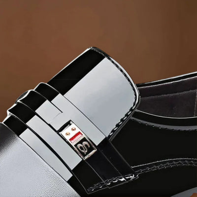 Besenyő – Tartós Kialakítás Kevert Anyagból és Párnázott Talppal