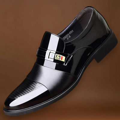 Besenyő – Tartós Kialakítás Kevert Anyagból és Párnázott Talppal