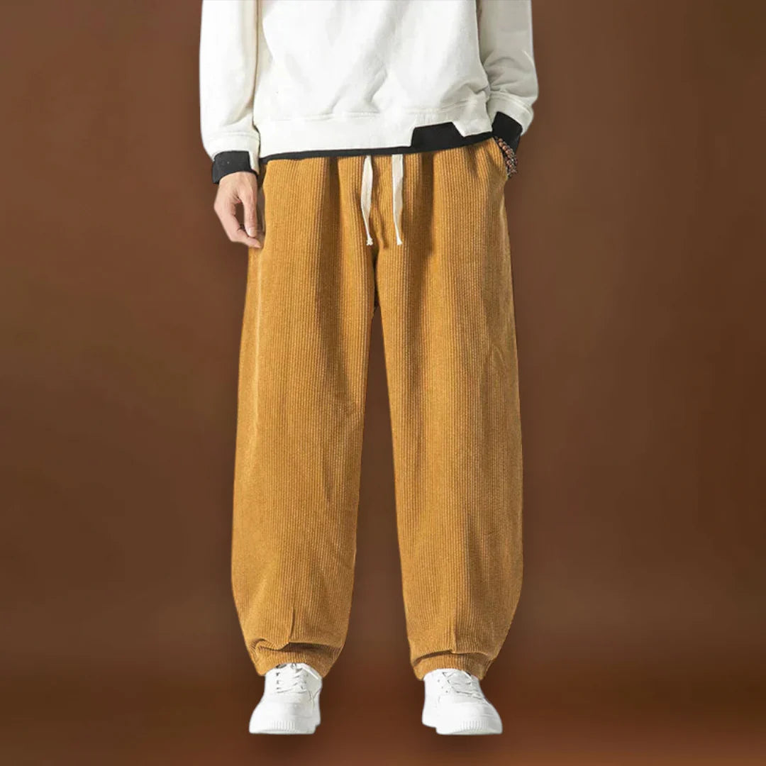 Béla – Széles Velúr Kargyűrűvel, Széles Szárral és Zsinóros Derékkal